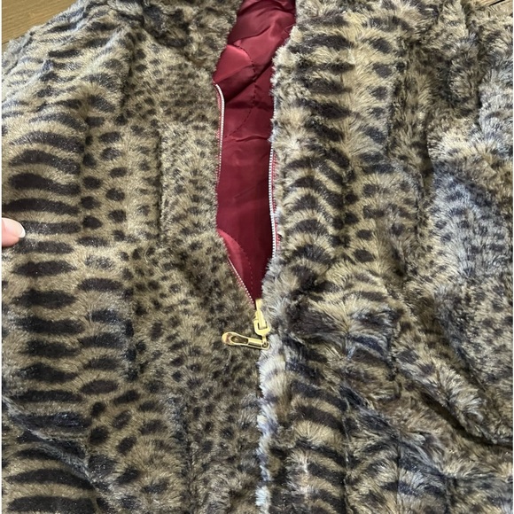 Reversible puffer jacket - burgundy and animal print with details of gold - Picture 8 of 8